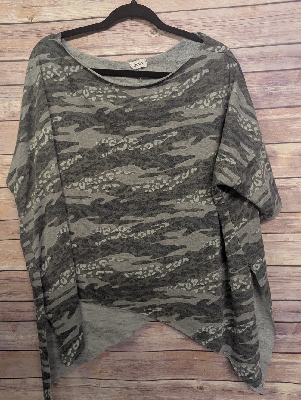 A’Dora Women’s Gray Camo Leopard Poncho Top Small Oversized S Dolman Sleeve